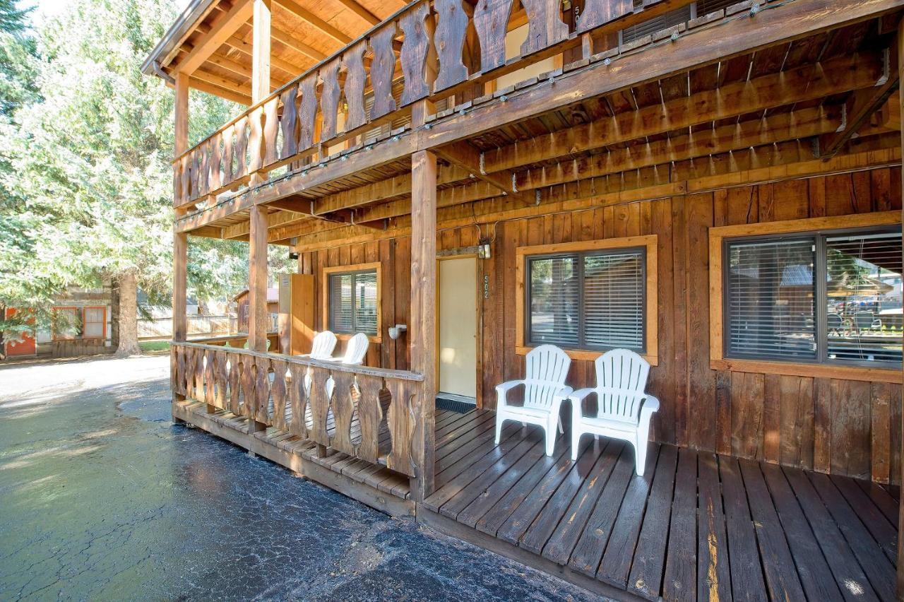 Sitzmark Sports Lodge เรดริเวอร์ ภายนอก รูปภาพ