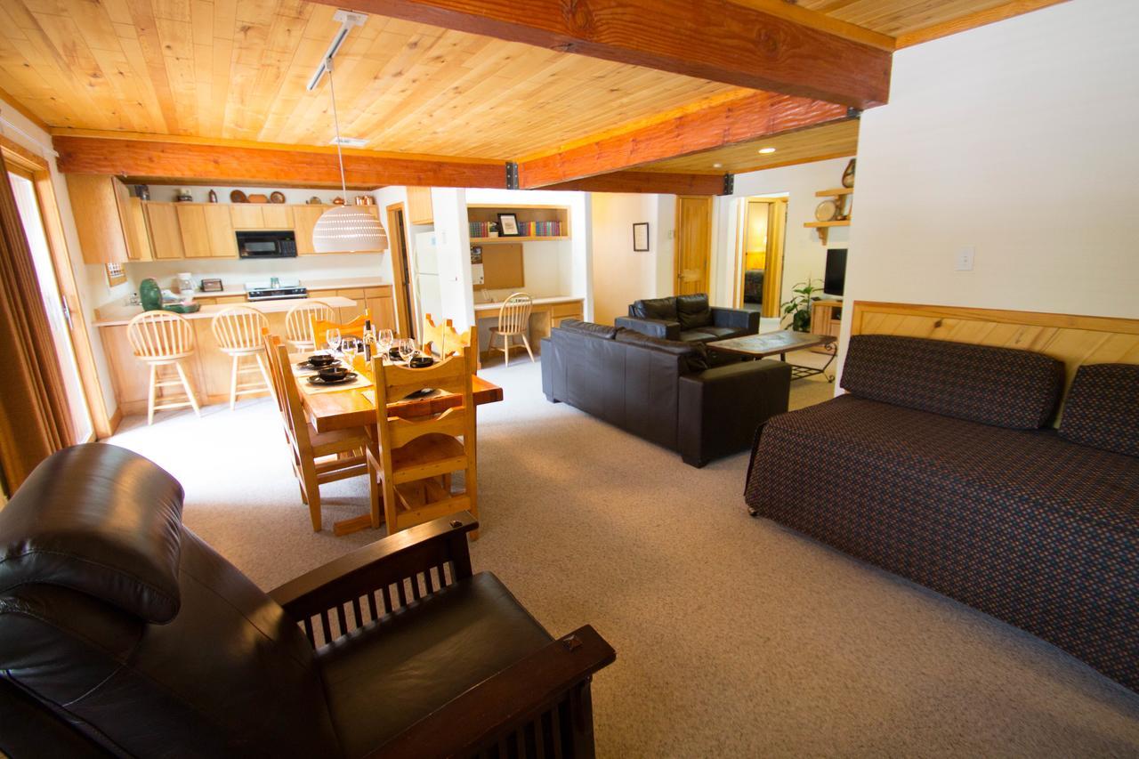 Sitzmark Sports Lodge เรดริเวอร์ ภายนอก รูปภาพ