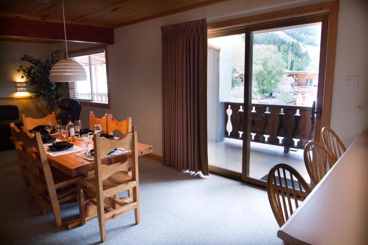 Sitzmark Sports Lodge เรดริเวอร์ ภายนอก รูปภาพ